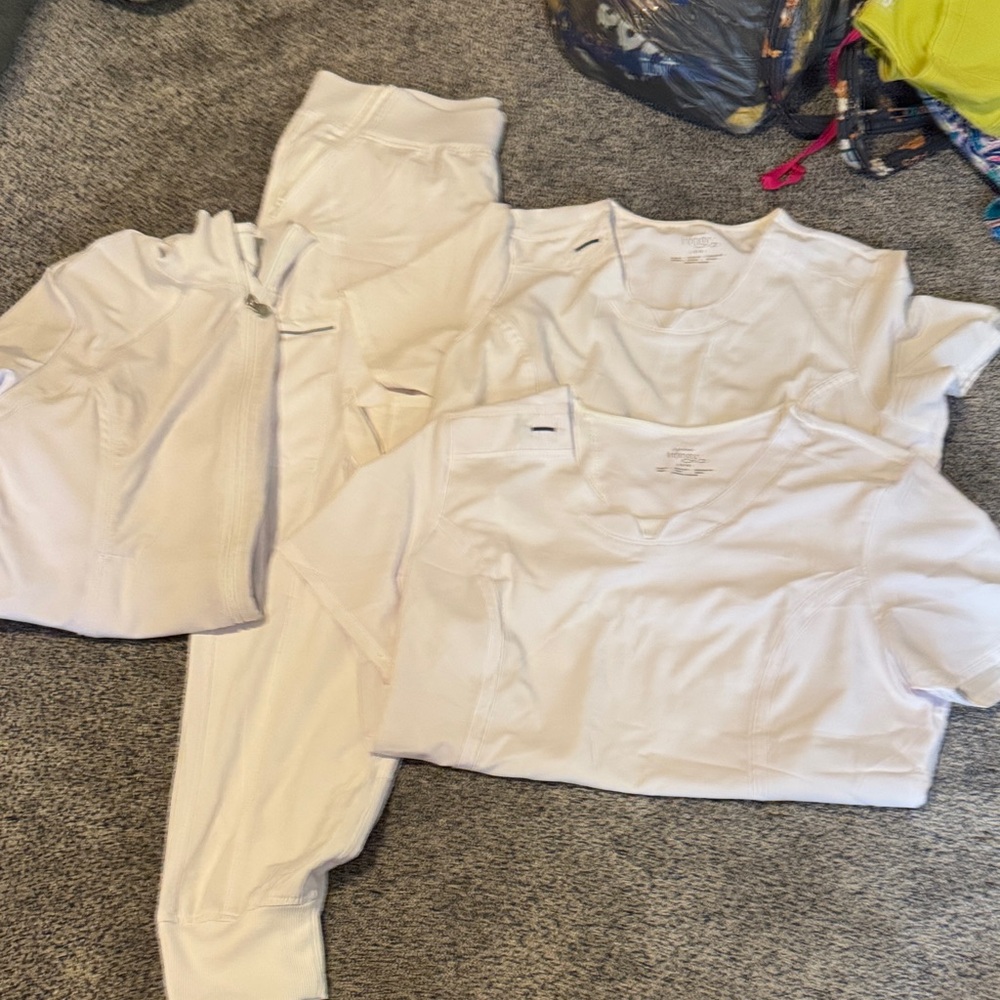 Cherokee Infinity White Scrub Set